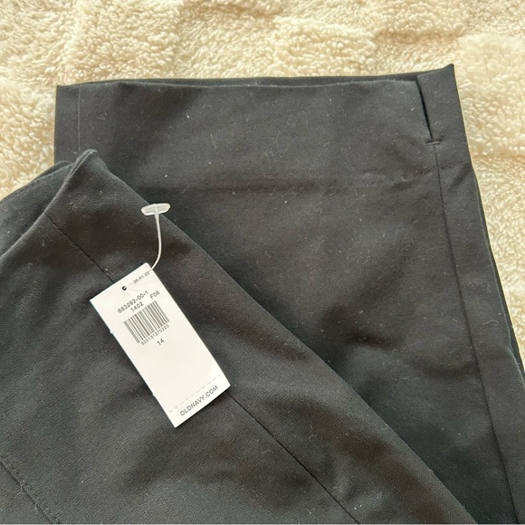 Old Navy • Pixie Capri Pants - Picture 6 of 10